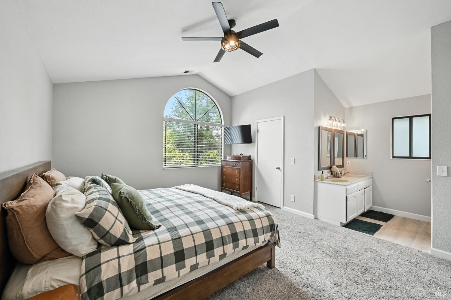 Detail Gallery Image 31 of 54 For 519 Mallory Ave, Windsor,  CA 95492 - 4 Beds | 2/1 Baths