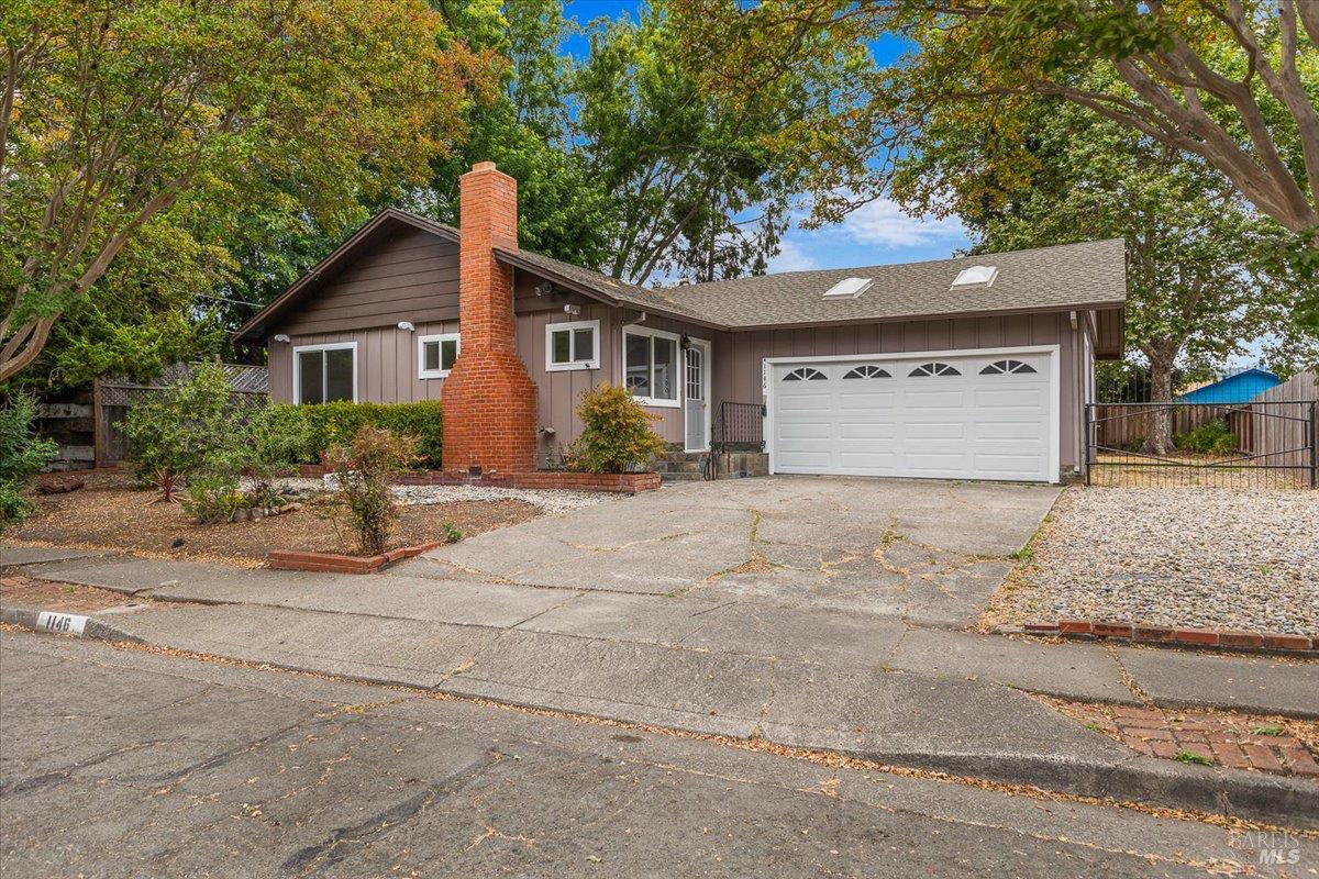 Detail Gallery Image 2 of 37 For 1146 Evans Dr, Santa Rosa,  CA 95405 - 4 Beds | 2 Baths