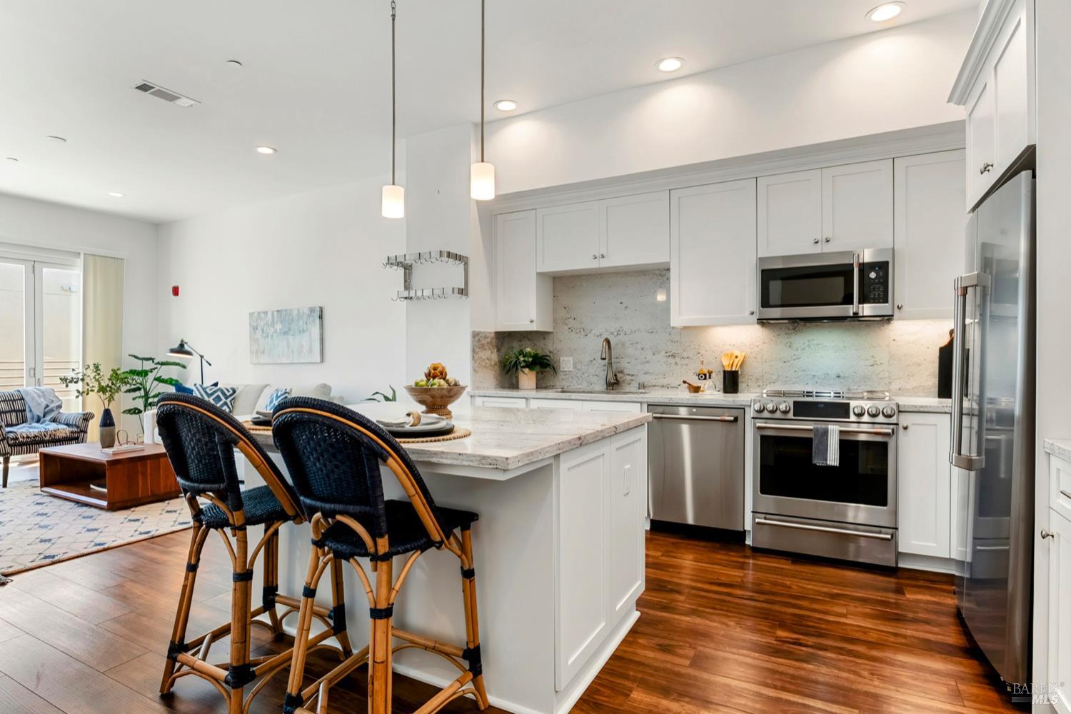 Detail Gallery Image 10 of 51 For 1655 2nd St #306,  Napa,  CA 94559 - 3 Beds | 3/1 Baths