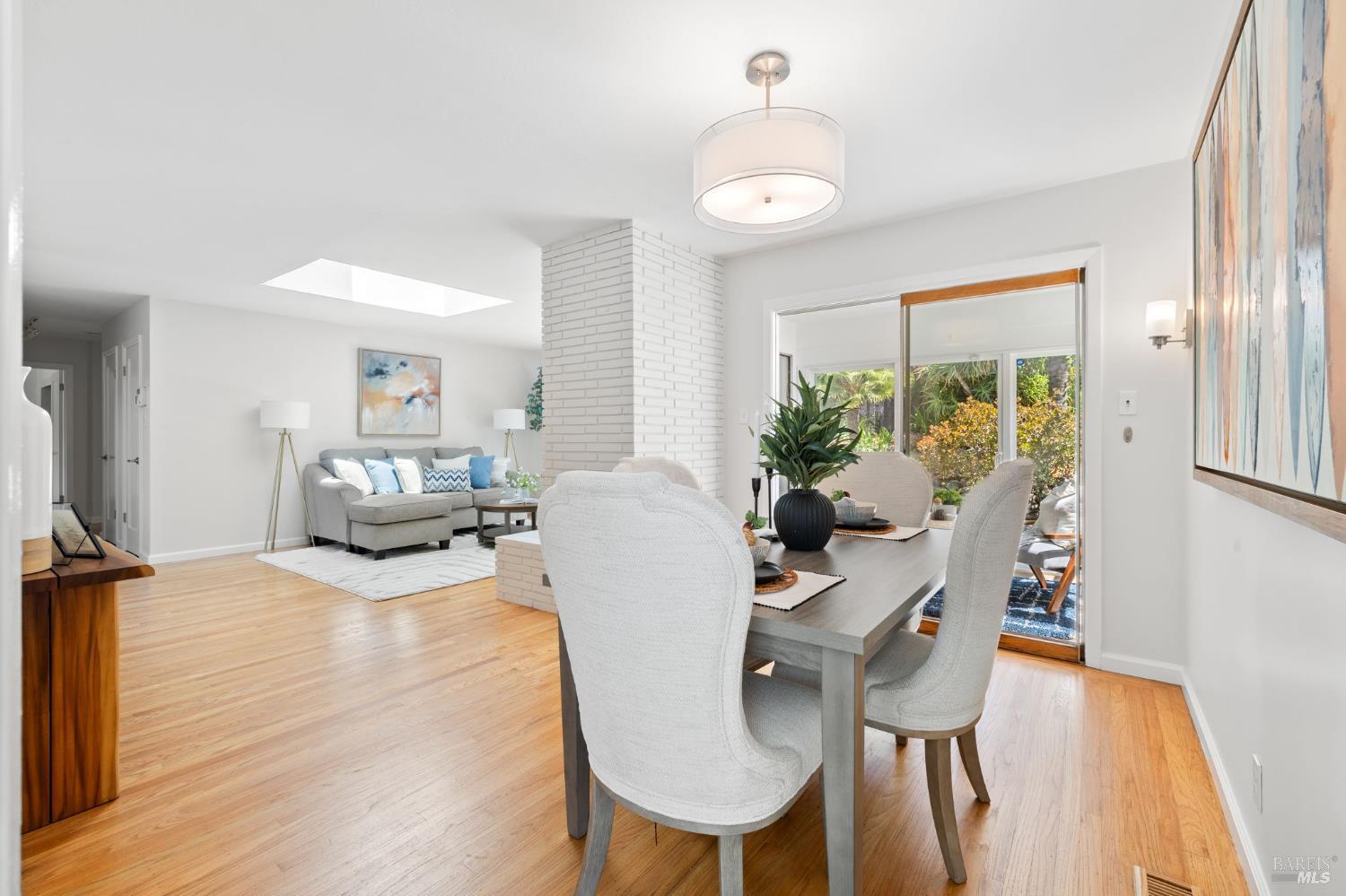 Detail Gallery Image 15 of 75 For 34 Crestwood Dr, San Rafael,  CA 94901 - 4 Beds | 3 Baths