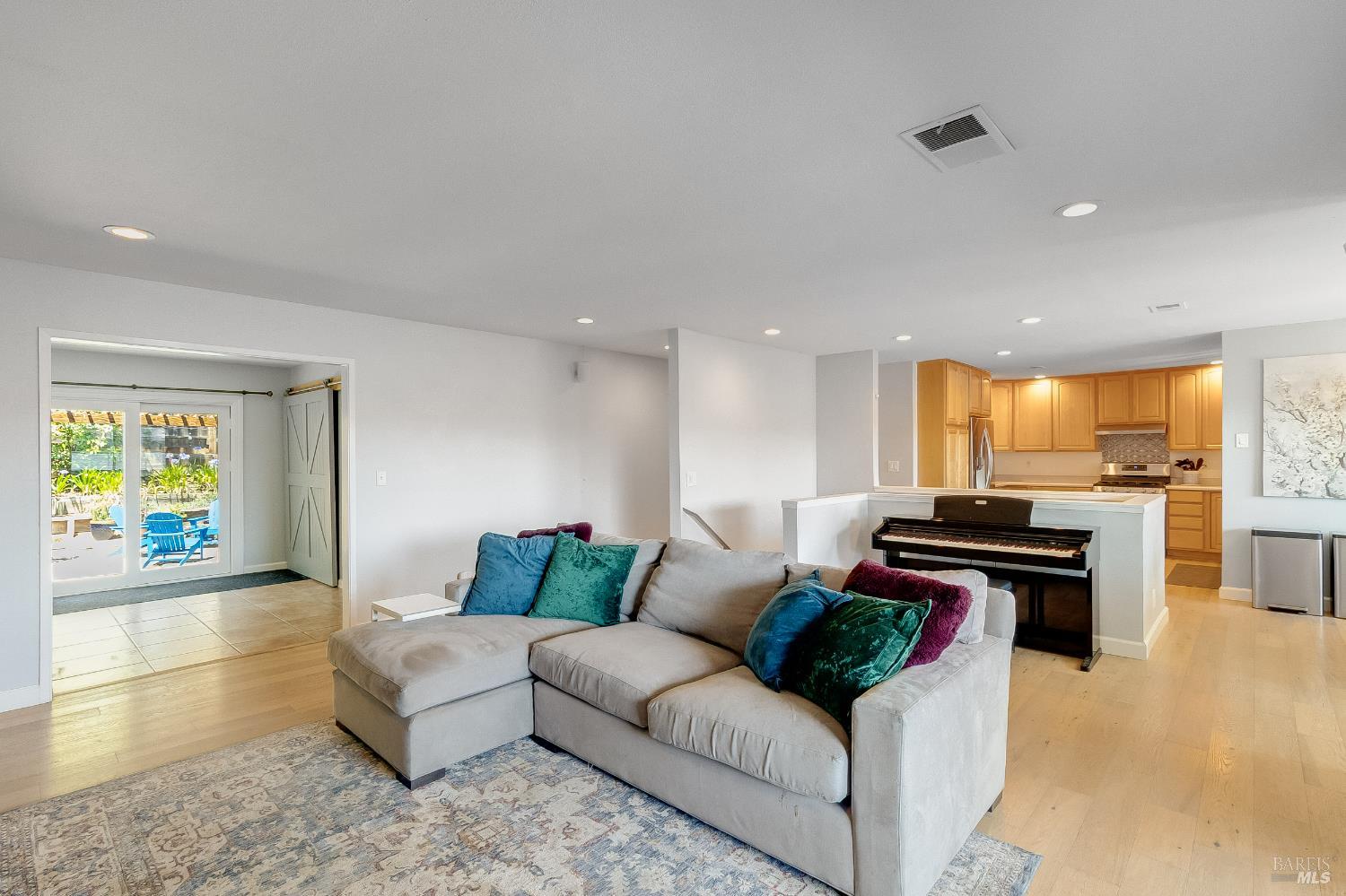 Detail Gallery Image 16 of 54 For 1229 Monte Vista Ct, Benicia,  CA 94510 - 4 Beds | 3 Baths
