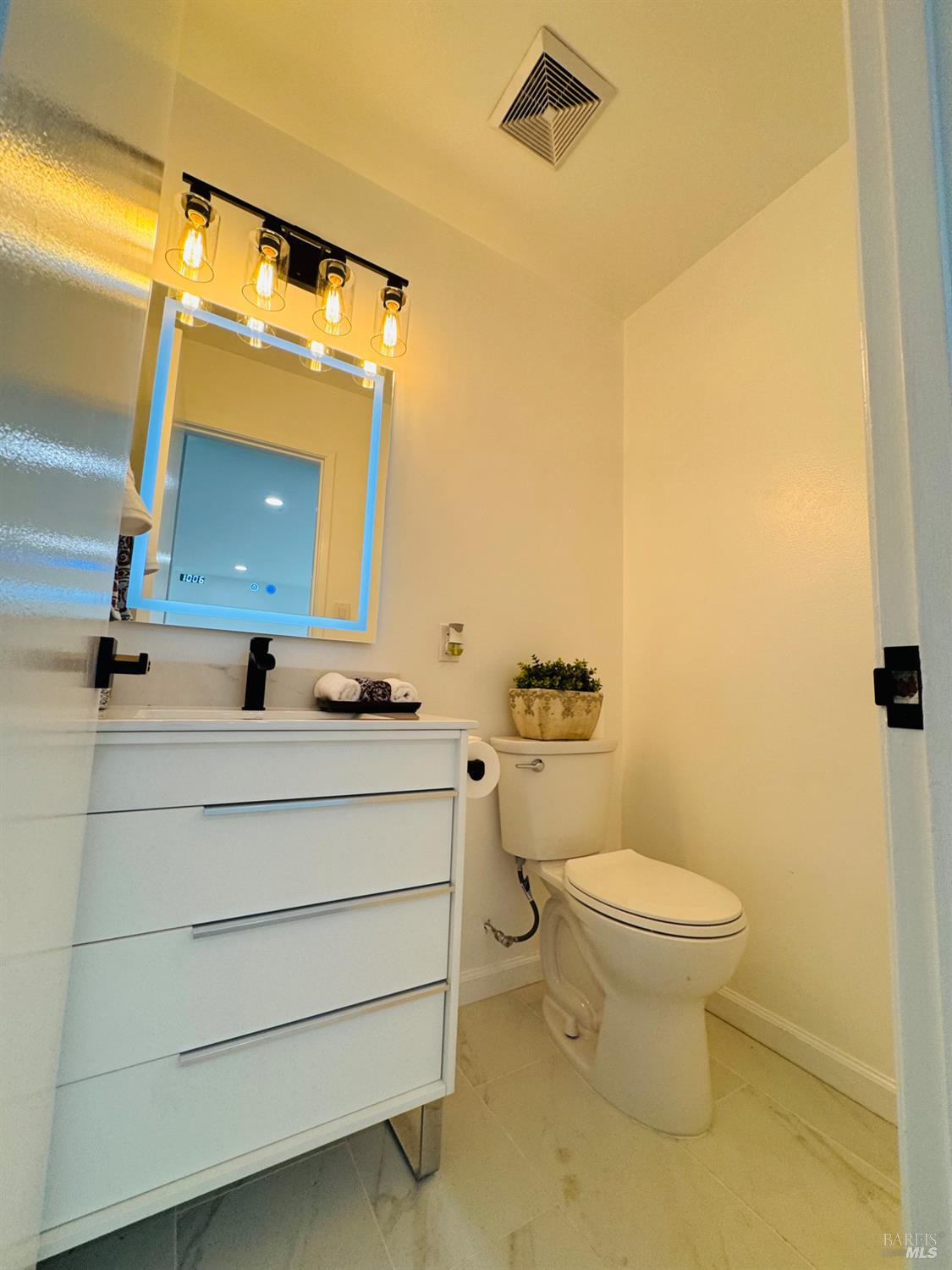 Detail Gallery Image 7 of 17 For 14 Fairfax St, San Rafael,  CA 94901 - 2 Beds | 1/1 Baths