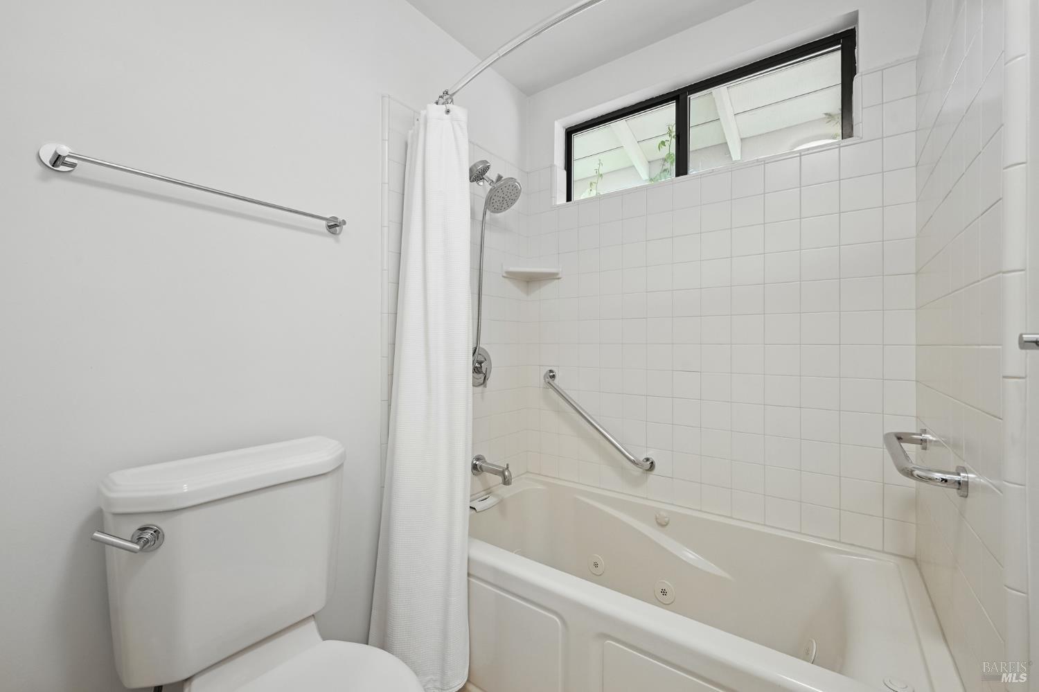 Detail Gallery Image 31 of 42 For 6840 Oakmont Dr, Santa Rosa,  CA 95409 - 4 Beds | 2 Baths