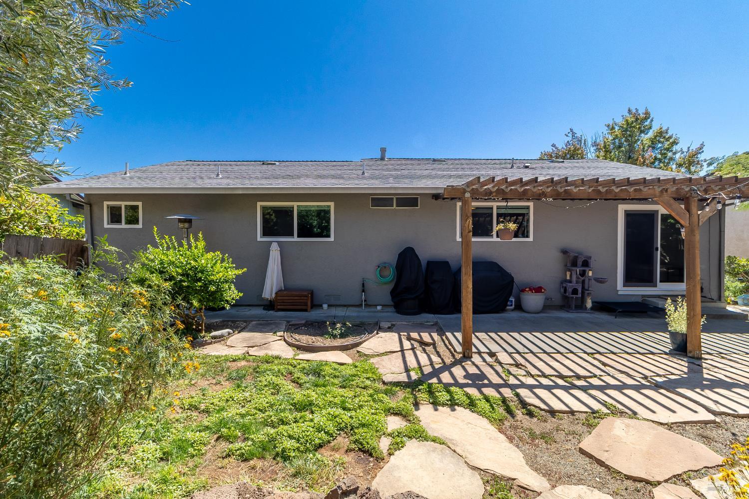 Detail Gallery Image 41 of 54 For 1229 Monte Vista Ct, Benicia,  CA 94510 - 4 Beds | 3 Baths