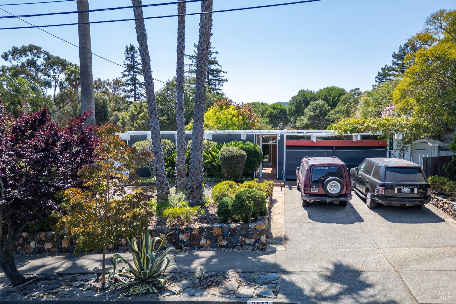 Detail Gallery Image 1 of 32 For 2077 Huckleberry Rd, San Rafael,  CA 94903 - 5 Beds | 2 Baths