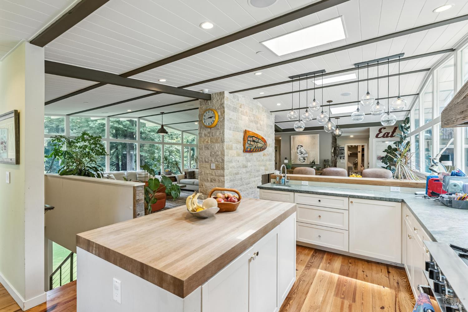 Detail Gallery Image 9 of 63 For 31 Glen Dr, Mill Valley,  CA 94941 - 4 Beds | 4 Baths