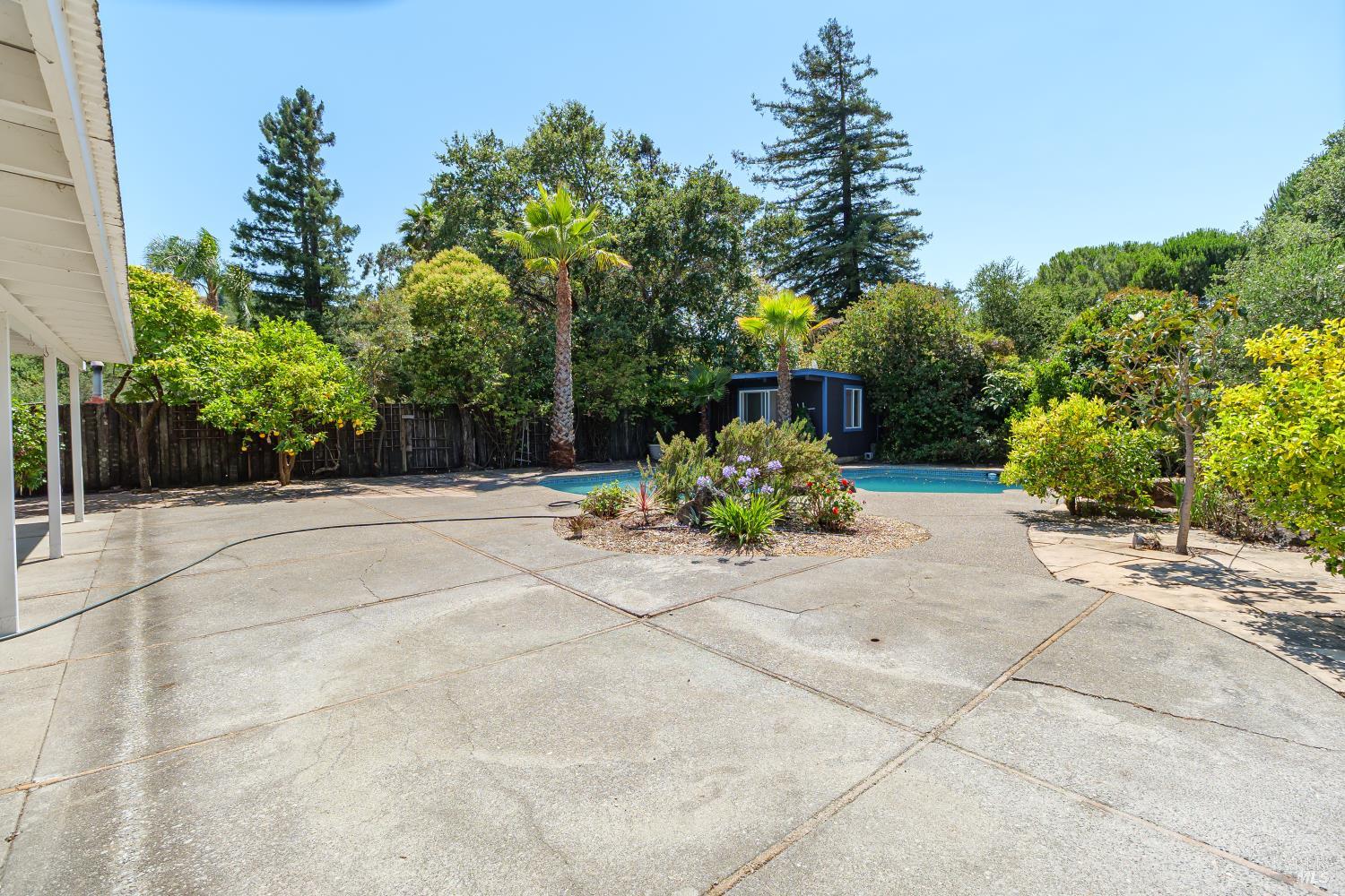 Detail Gallery Image 25 of 32 For 2077 Huckleberry Rd, San Rafael,  CA 94903 - 5 Beds | 2 Baths