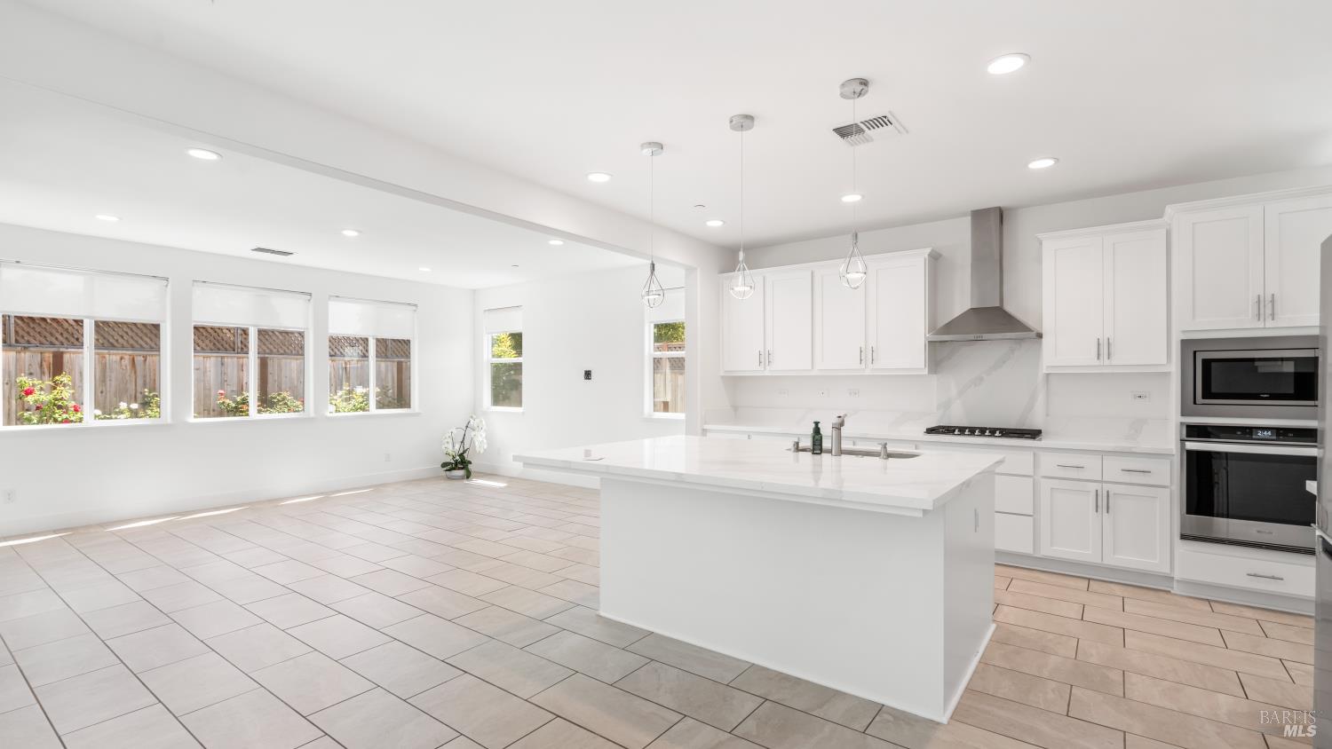 Detail Gallery Image 7 of 81 For 1421 Oak Cir, Rohnert Park,  CA 94928 - 4 Beds | 3/1 Baths