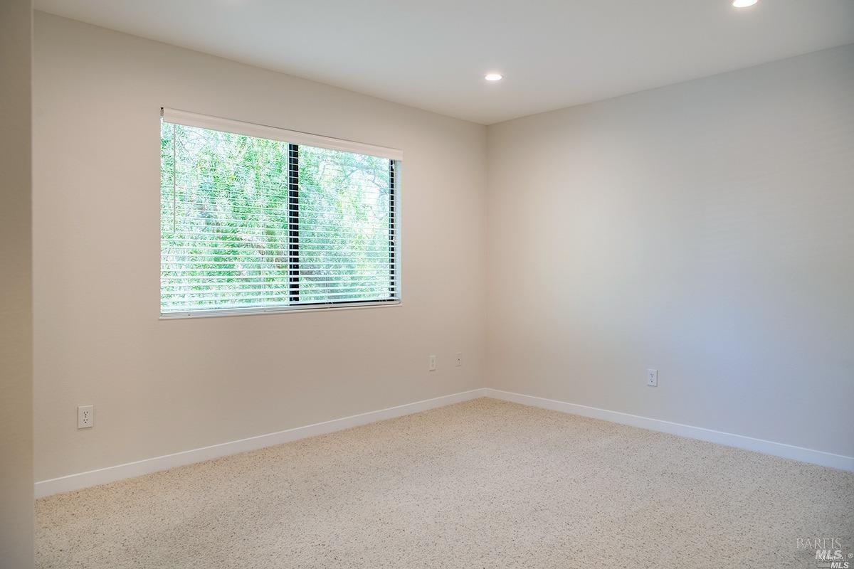 Detail Gallery Image 19 of 28 For 65 Wharf Cir, San Rafael,  CA 94903 - 2 Beds | 1 Baths