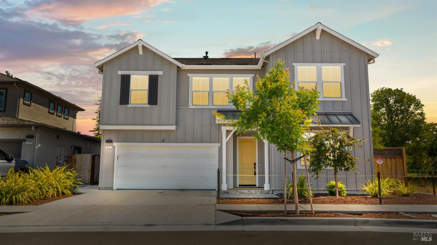 Detail Gallery Image 2 of 81 For 1421 Oak Cir, Rohnert Park,  CA 94928 - 4 Beds | 3/1 Baths