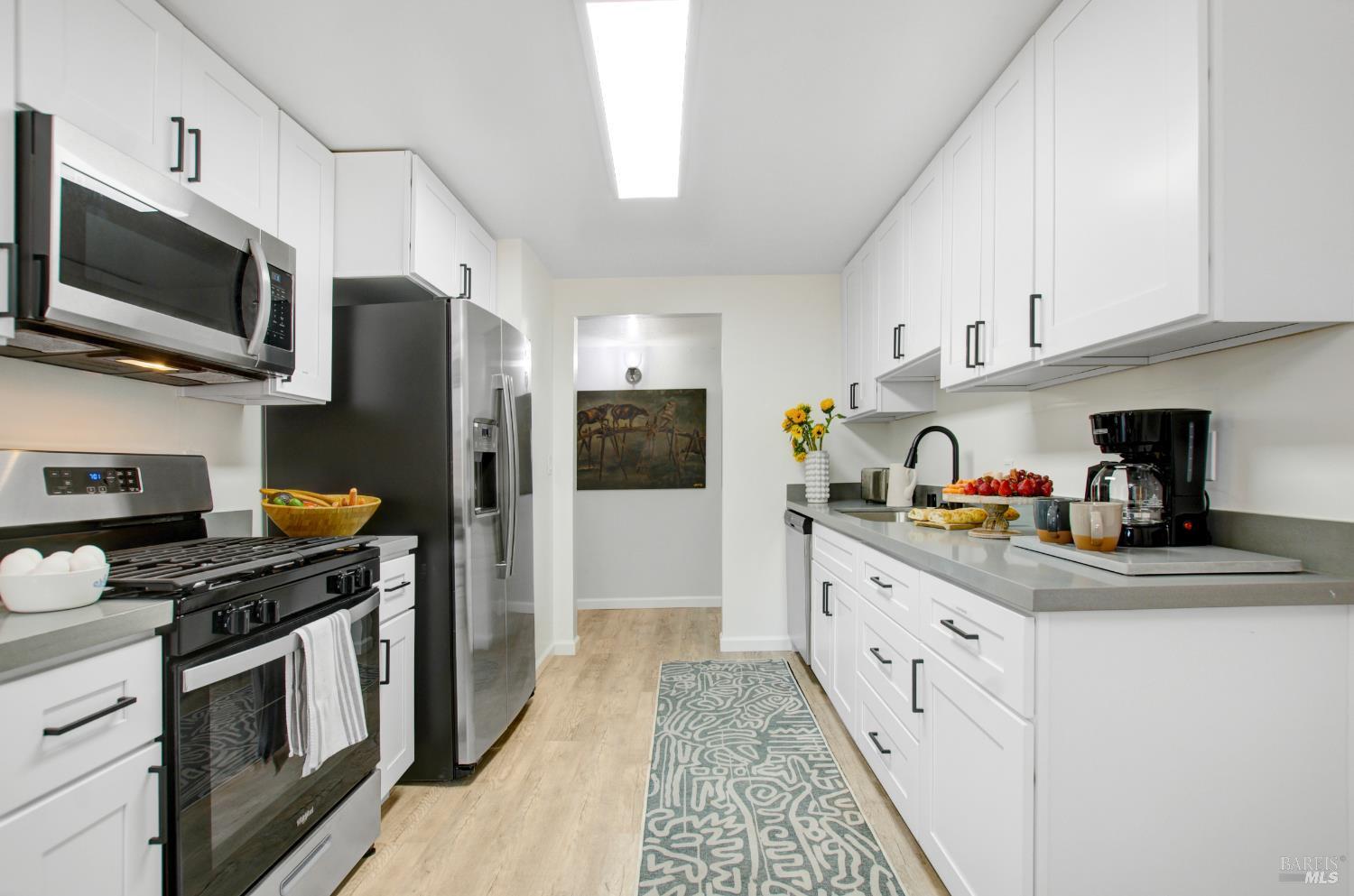 Detail Gallery Image 16 of 36 For 2721 Comanche St, Santa Rosa,  CA 95403 - 3 Beds | 2 Baths