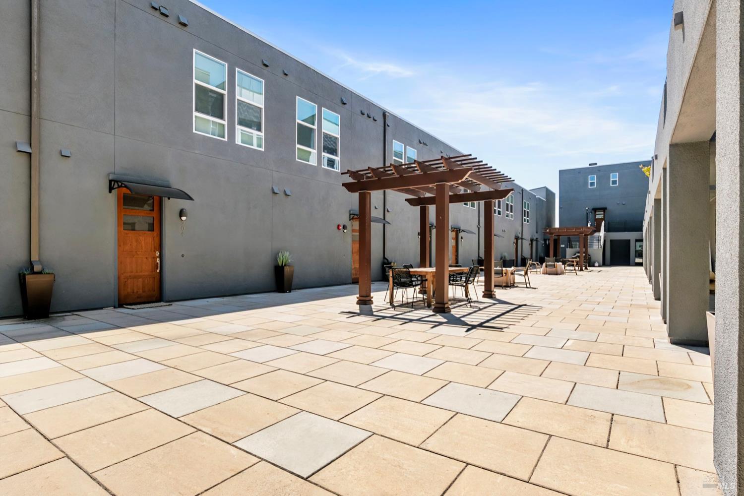 Detail Gallery Image 45 of 51 For 1655 2nd St #306,  Napa,  CA 94559 - 3 Beds | 3/1 Baths