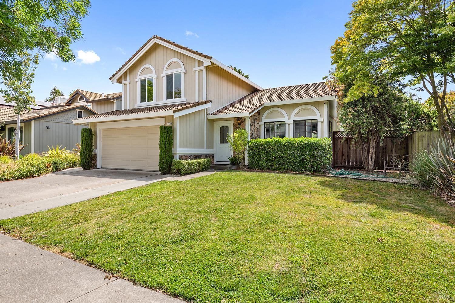 Detail Gallery Image 3 of 40 For 1180 Wieling Way, Petaluma,  CA 94954 - 3 Beds | 2/1 Baths