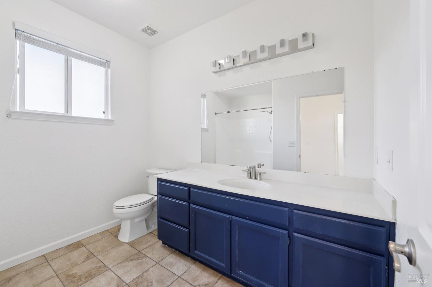 Detail Gallery Image 14 of 33 For 1888 Leaning Oak Dr, Fairfield,  CA 94534 - 3 Beds | 2/1 Baths
