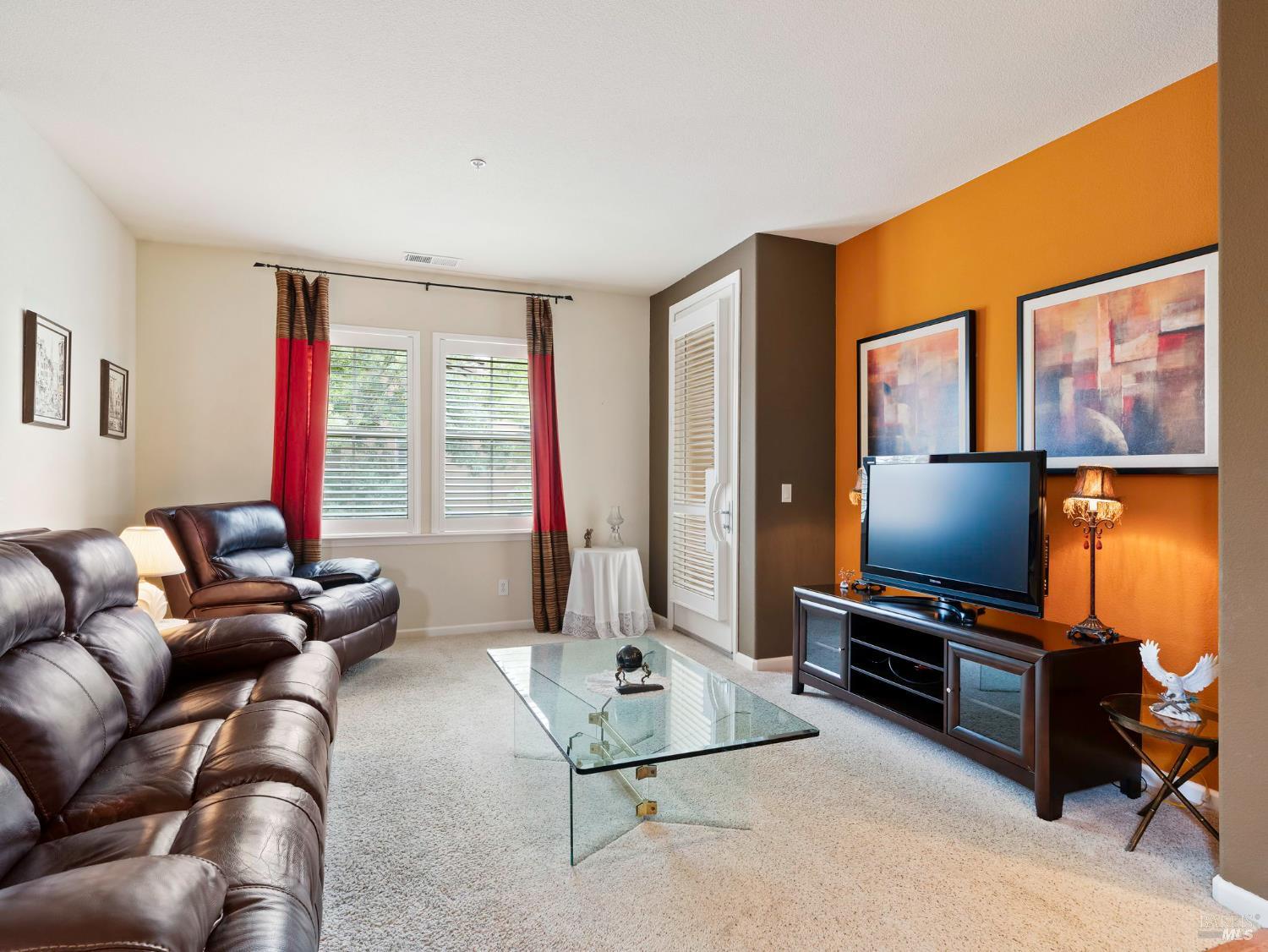 Detail Gallery Image 7 of 28 For 165 Stonegate Cir #E,  Cloverdale,  CA 95425 - 2 Beds | 2 Baths