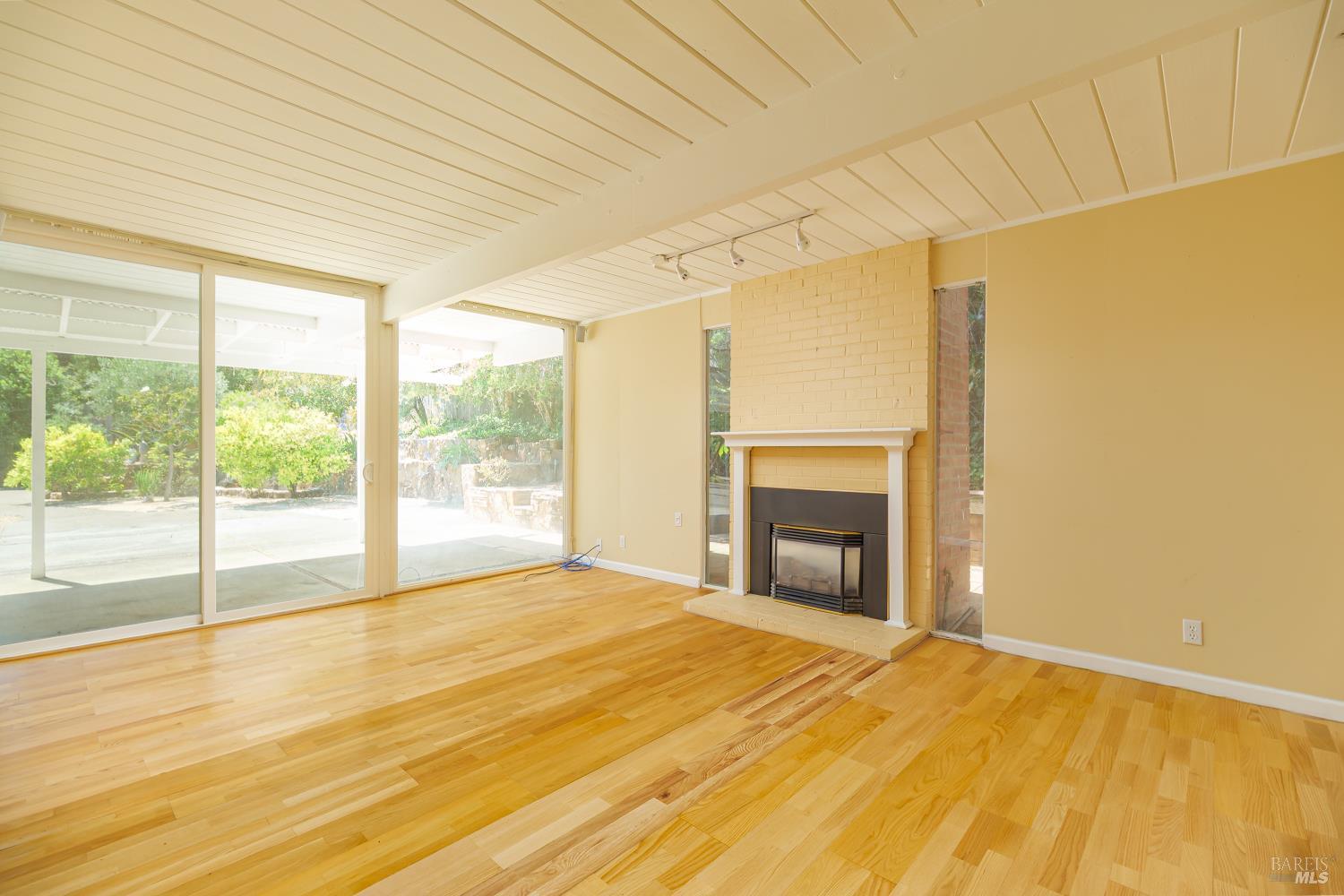 Detail Gallery Image 8 of 32 For 2077 Huckleberry Rd, San Rafael,  CA 94903 - 5 Beds | 2 Baths