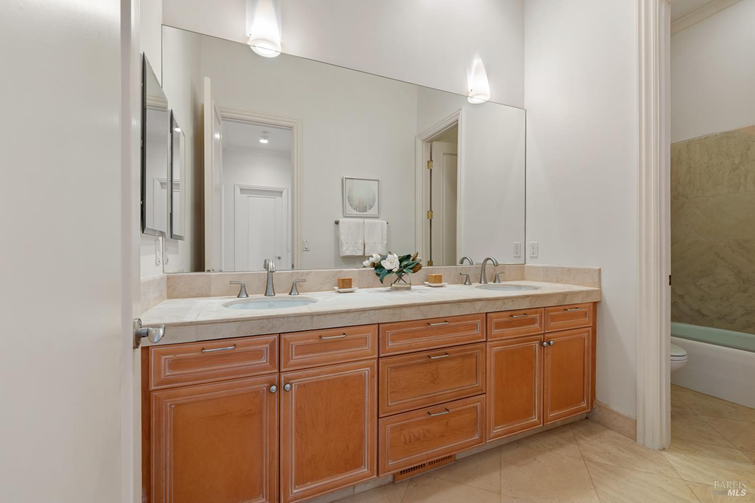 Detail Gallery Image 29 of 44 For 220 Jamaica St, Tiburon,  CA 94920 - 4 Beds | 2/1 Baths
