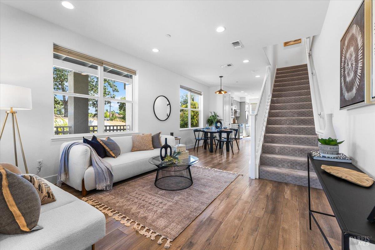 Detail Gallery Image 18 of 35 For 901 Prospect Ave, Santa Rosa,  CA 95409 - 4 Beds | 2/1 Baths