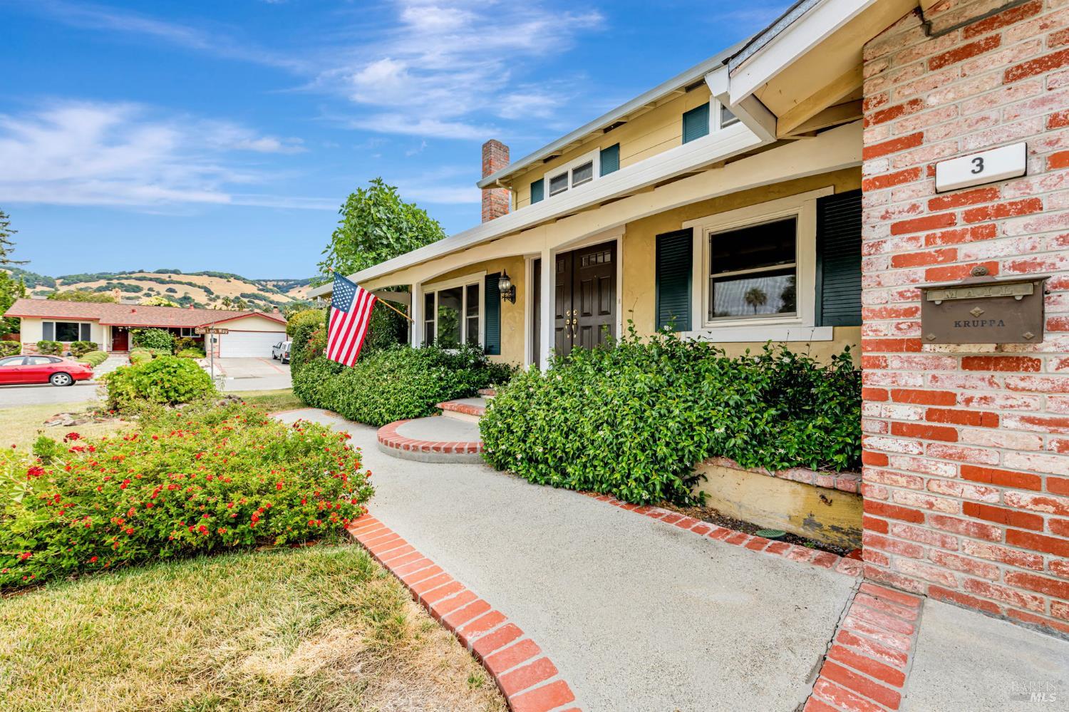 Detail Gallery Image 4 of 44 For 3 La Noche Ct, Novato,  CA 94945 - 4 Beds | 3 Baths