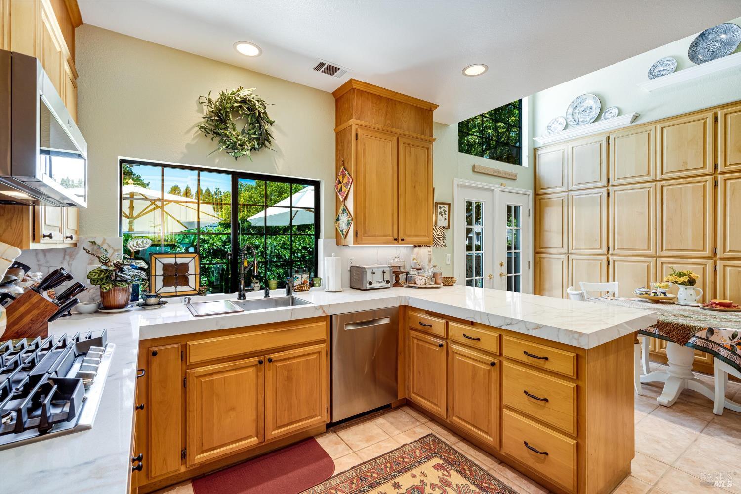 Detail Gallery Image 9 of 28 For 701 Amherst Cir, Sonoma,  CA 95476 - 3 Beds | 2 Baths