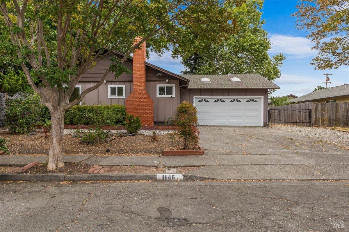 Detail Gallery Image 1 of 37 For 1146 Evans Dr, Santa Rosa,  CA 95405 - 4 Beds | 2 Baths