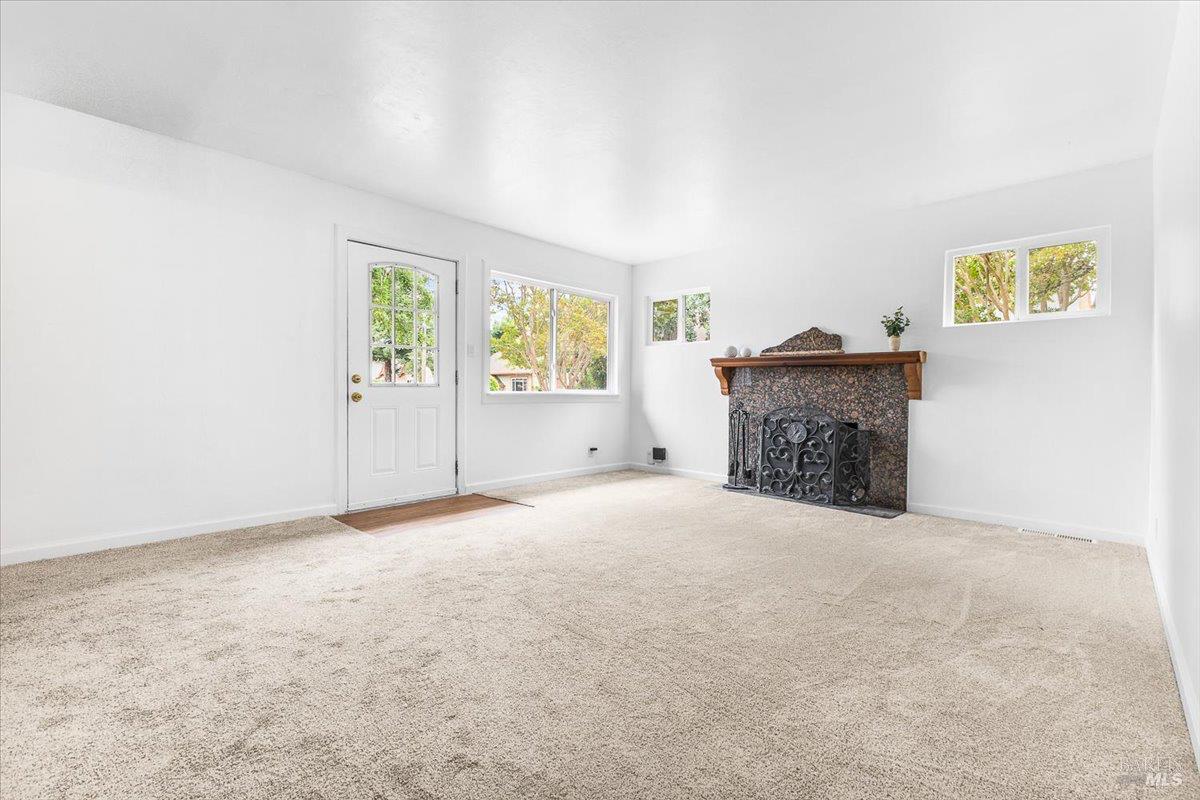 Detail Gallery Image 5 of 37 For 1146 Evans Dr, Santa Rosa,  CA 95405 - 4 Beds | 2 Baths