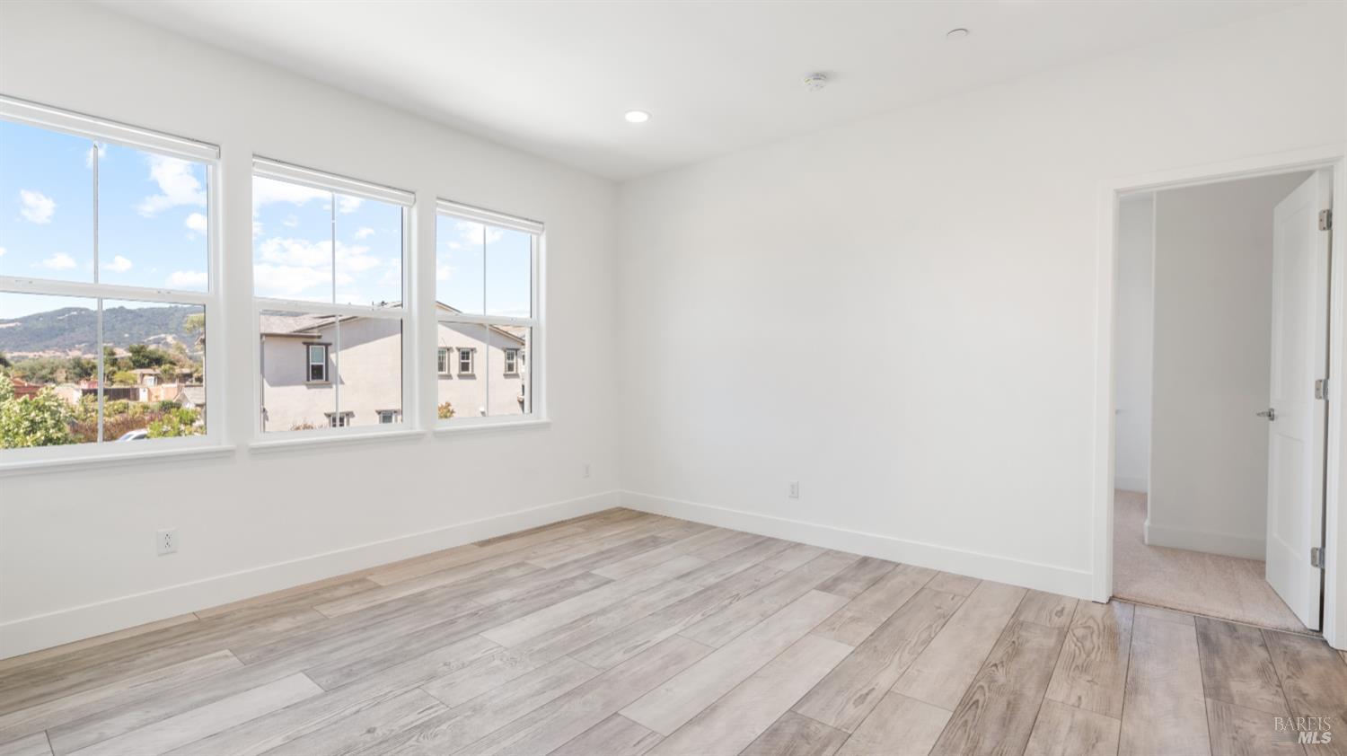 Detail Gallery Image 41 of 81 For 1421 Oak Cir, Rohnert Park,  CA 94928 - 4 Beds | 3/1 Baths