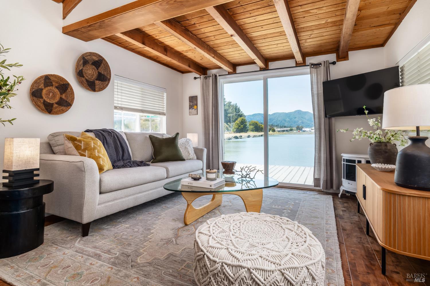 Detail Gallery Image 2 of 14 For 2 Gate 6 1/2 Rd, Sausalito,  CA 94965 - 1 Beds | 1 Baths