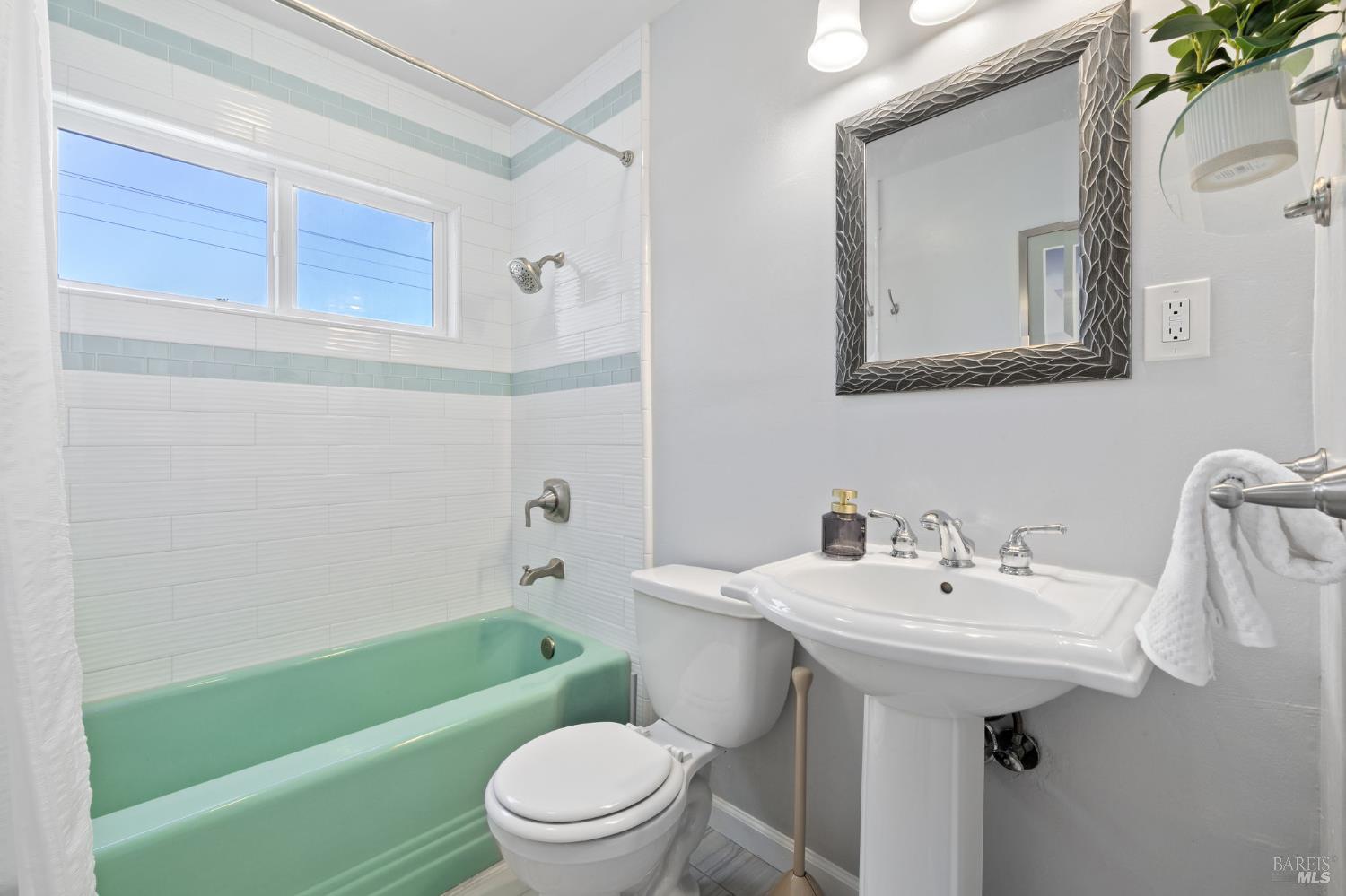 Detail Gallery Image 36 of 75 For 34 Crestwood Dr, San Rafael,  CA 94901 - 4 Beds | 3 Baths