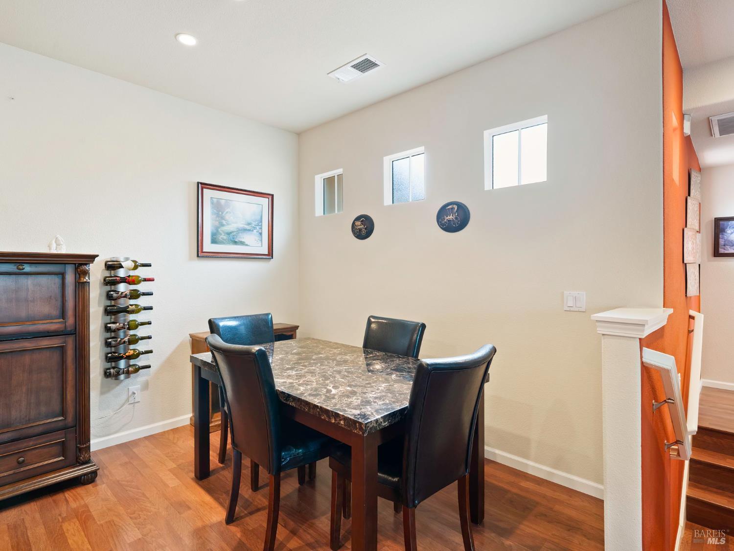Detail Gallery Image 4 of 28 For 165 Stonegate Cir #E,  Cloverdale,  CA 95425 - 2 Beds | 2 Baths