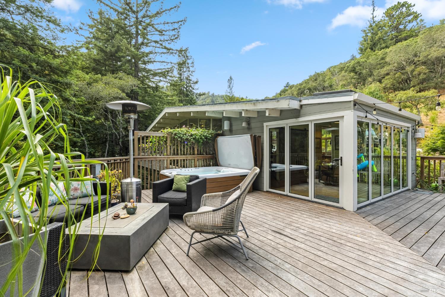 Detail Gallery Image 16 of 63 For 31 Glen Dr, Mill Valley,  CA 94941 - 4 Beds | 4 Baths