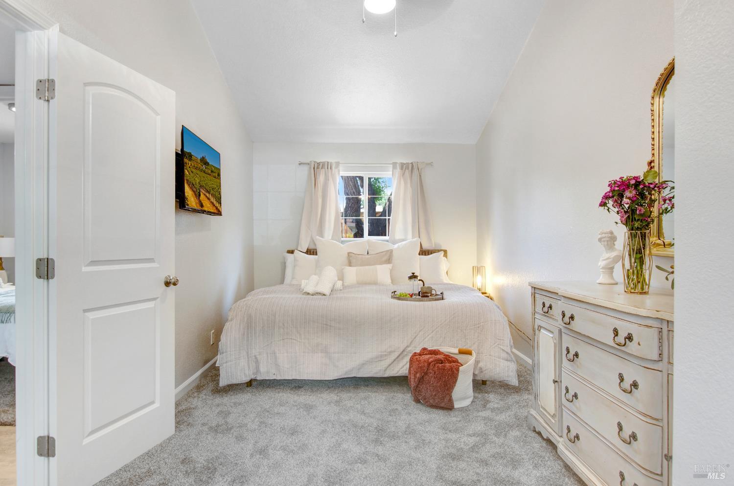 Detail Gallery Image 8 of 36 For 2721 Comanche St, Santa Rosa,  CA 95403 - 3 Beds | 2 Baths