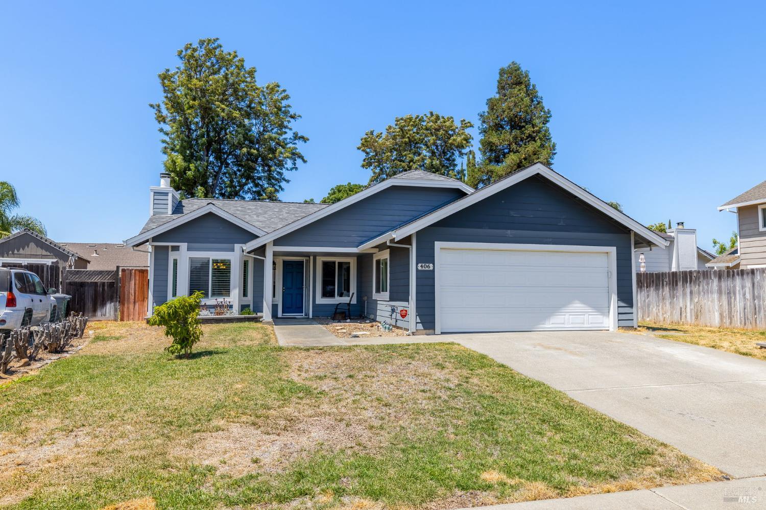 Detail Gallery Image 2 of 28 For 406 April Ct, Vacaville,  CA 95687 - 3 Beds | 2 Baths