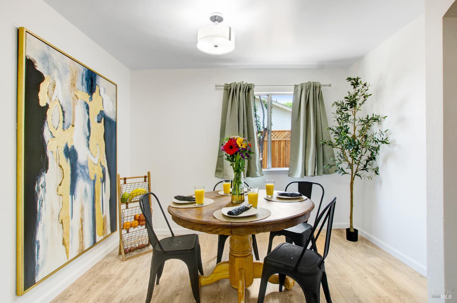 Detail Gallery Image 20 of 36 For 2721 Comanche St, Santa Rosa,  CA 95403 - 3 Beds | 2 Baths