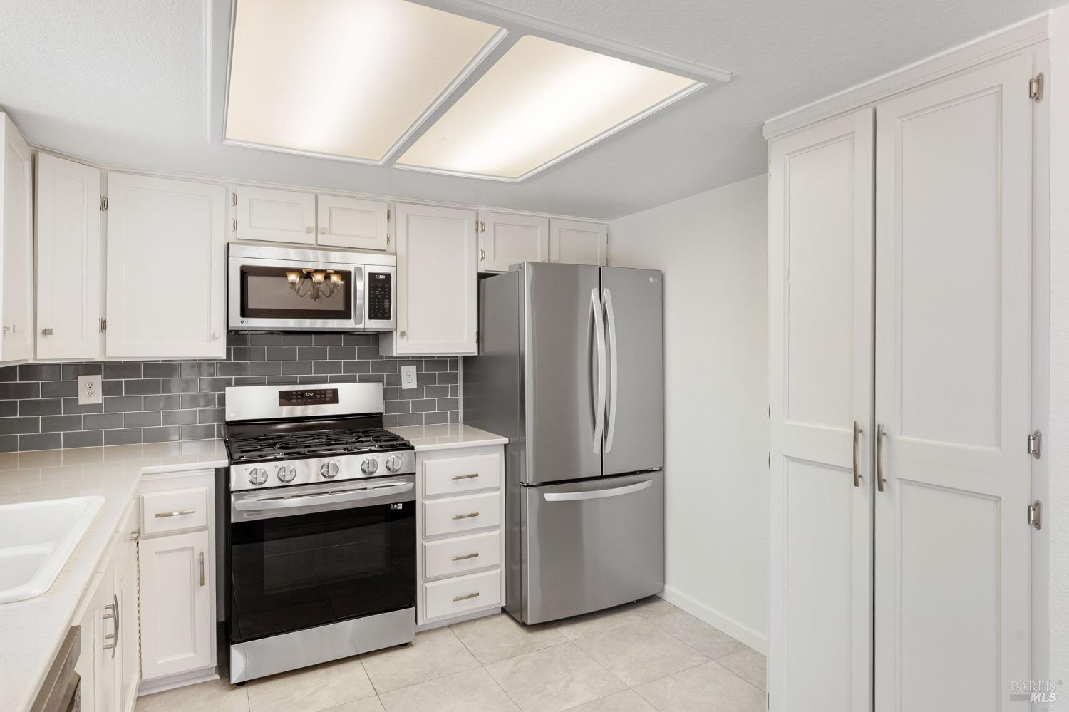 Detail Gallery Image 12 of 28 For 406 April Ct, Vacaville,  CA 95687 - 3 Beds | 2 Baths