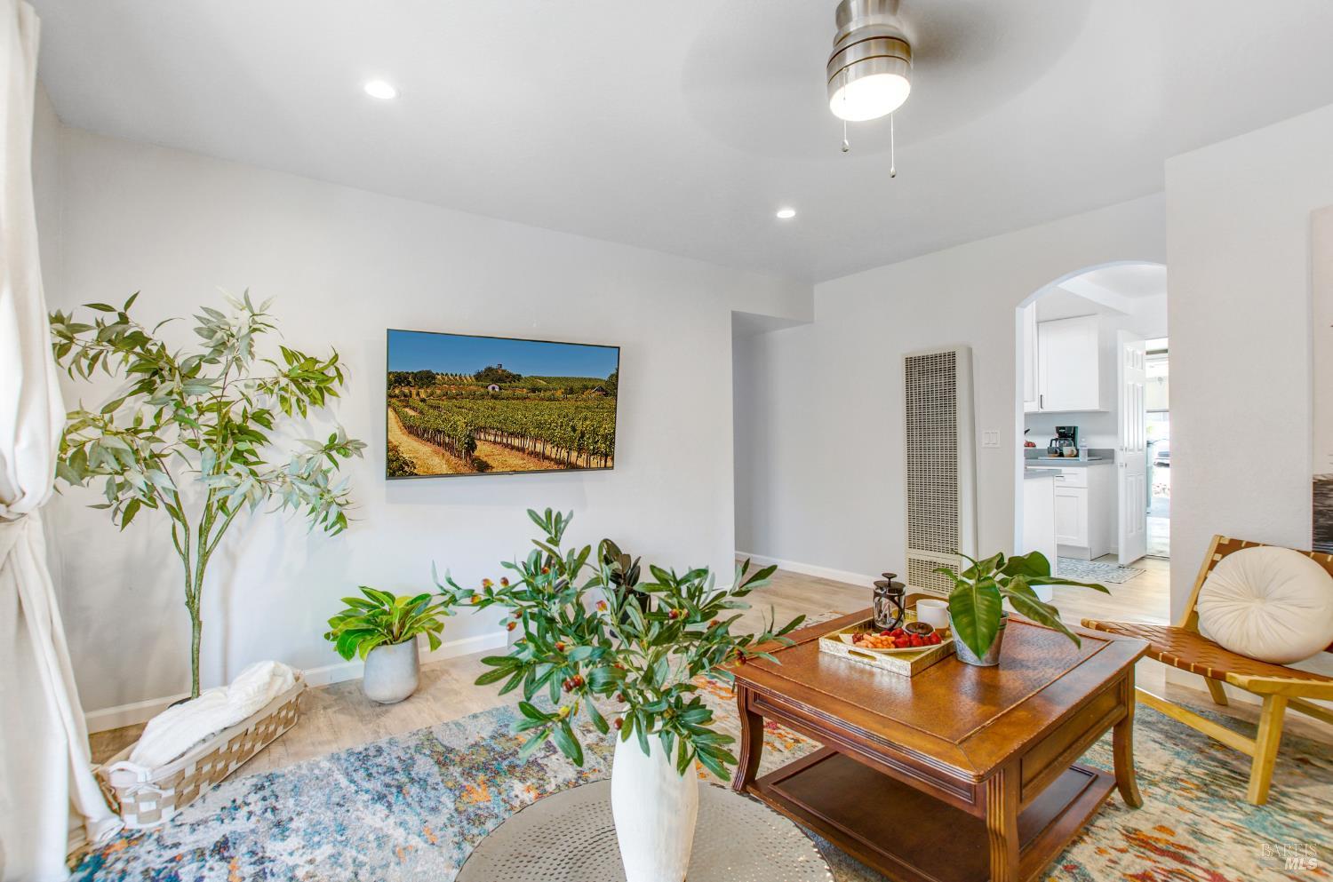 Detail Gallery Image 2 of 36 For 2721 Comanche St, Santa Rosa,  CA 95403 - 3 Beds | 2 Baths