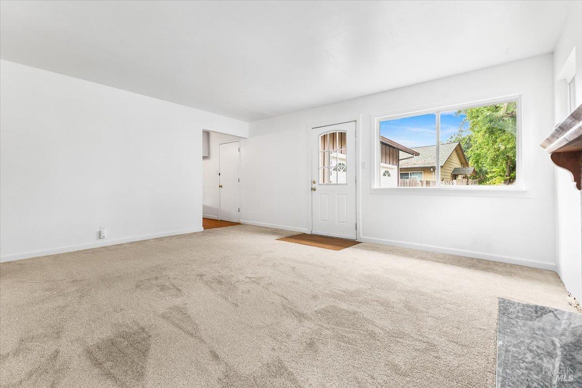 Detail Gallery Image 4 of 37 For 1146 Evans Dr, Santa Rosa,  CA 95405 - 4 Beds | 2 Baths
