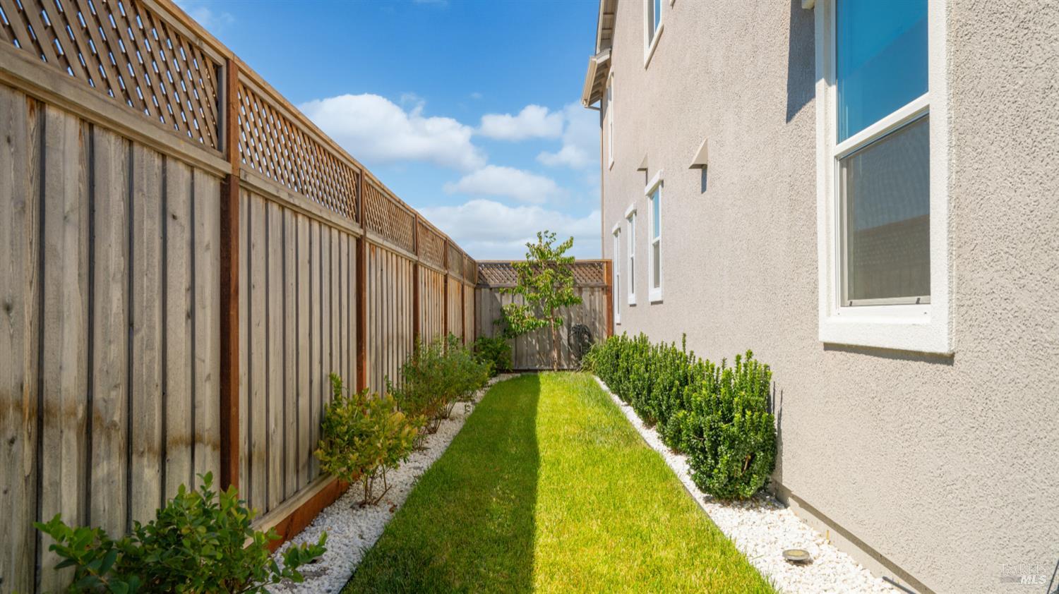 Detail Gallery Image 61 of 81 For 1421 Oak Cir, Rohnert Park,  CA 94928 - 4 Beds | 3/1 Baths