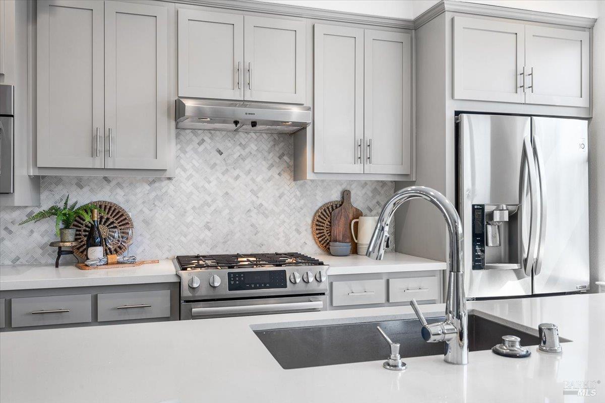 Detail Gallery Image 10 of 35 For 901 Prospect Ave, Santa Rosa,  CA 95409 - 4 Beds | 2/1 Baths