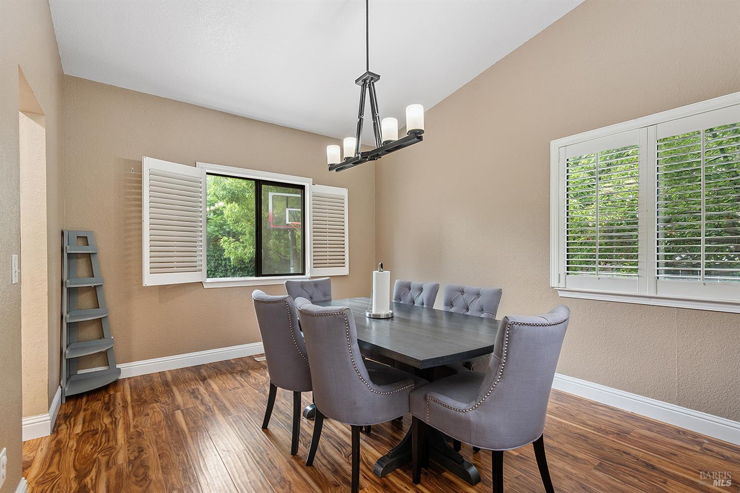 Detail Gallery Image 10 of 40 For 1180 Wieling Way, Petaluma,  CA 94954 - 3 Beds | 2/1 Baths