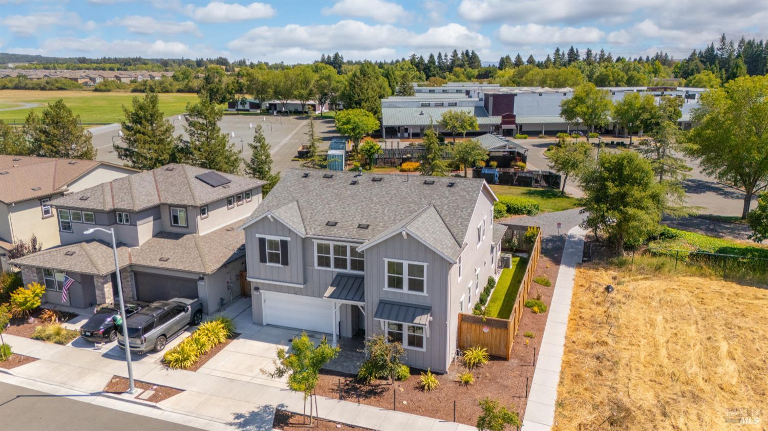 Detail Gallery Image 66 of 81 For 1421 Oak Cir, Rohnert Park,  CA 94928 - 4 Beds | 3/1 Baths