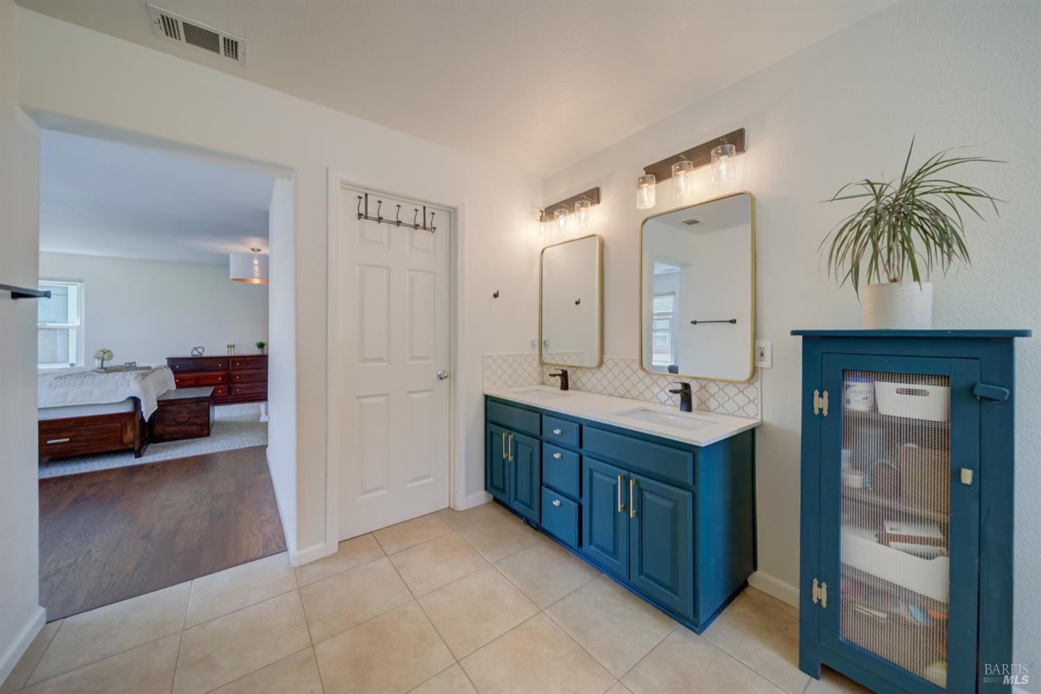 Detail Gallery Image 26 of 52 For 578 Tawny Lake Pl, Fairfield,  CA 94534 - 4 Beds | 2/1 Baths