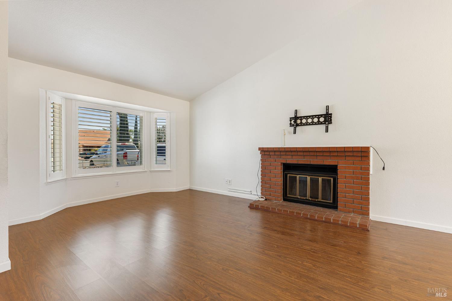Detail Gallery Image 7 of 28 For 406 April Ct, Vacaville,  CA 95687 - 3 Beds | 2 Baths