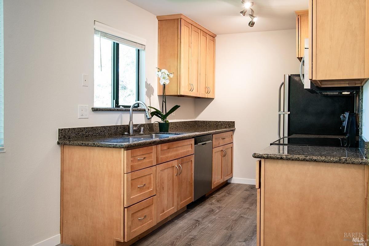 Detail Gallery Image 11 of 28 For 65 Wharf Cir, San Rafael,  CA 94903 - 2 Beds | 1 Baths