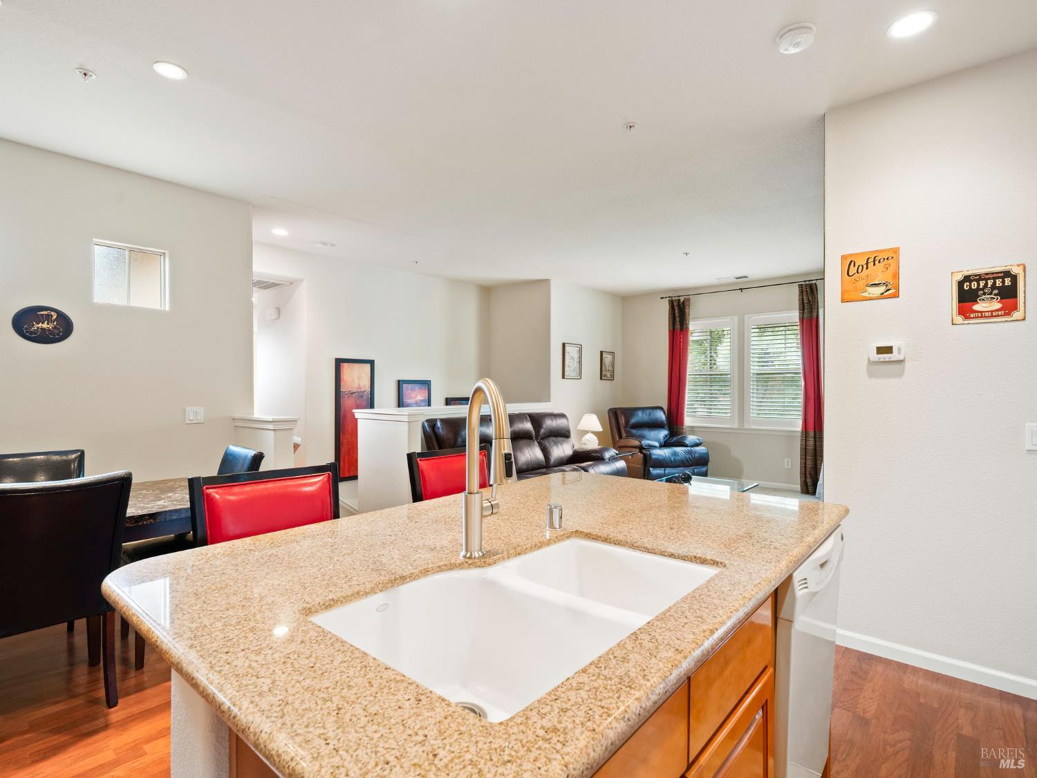 Detail Gallery Image 2 of 28 For 165 Stonegate Cir #E,  Cloverdale,  CA 95425 - 2 Beds | 2 Baths