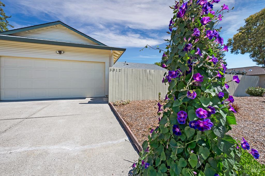 Detail Gallery Image 2 of 37 For 5012 Parkhurst Dr, Santa Rosa,  CA 95409 - 4 Beds | 2 Baths