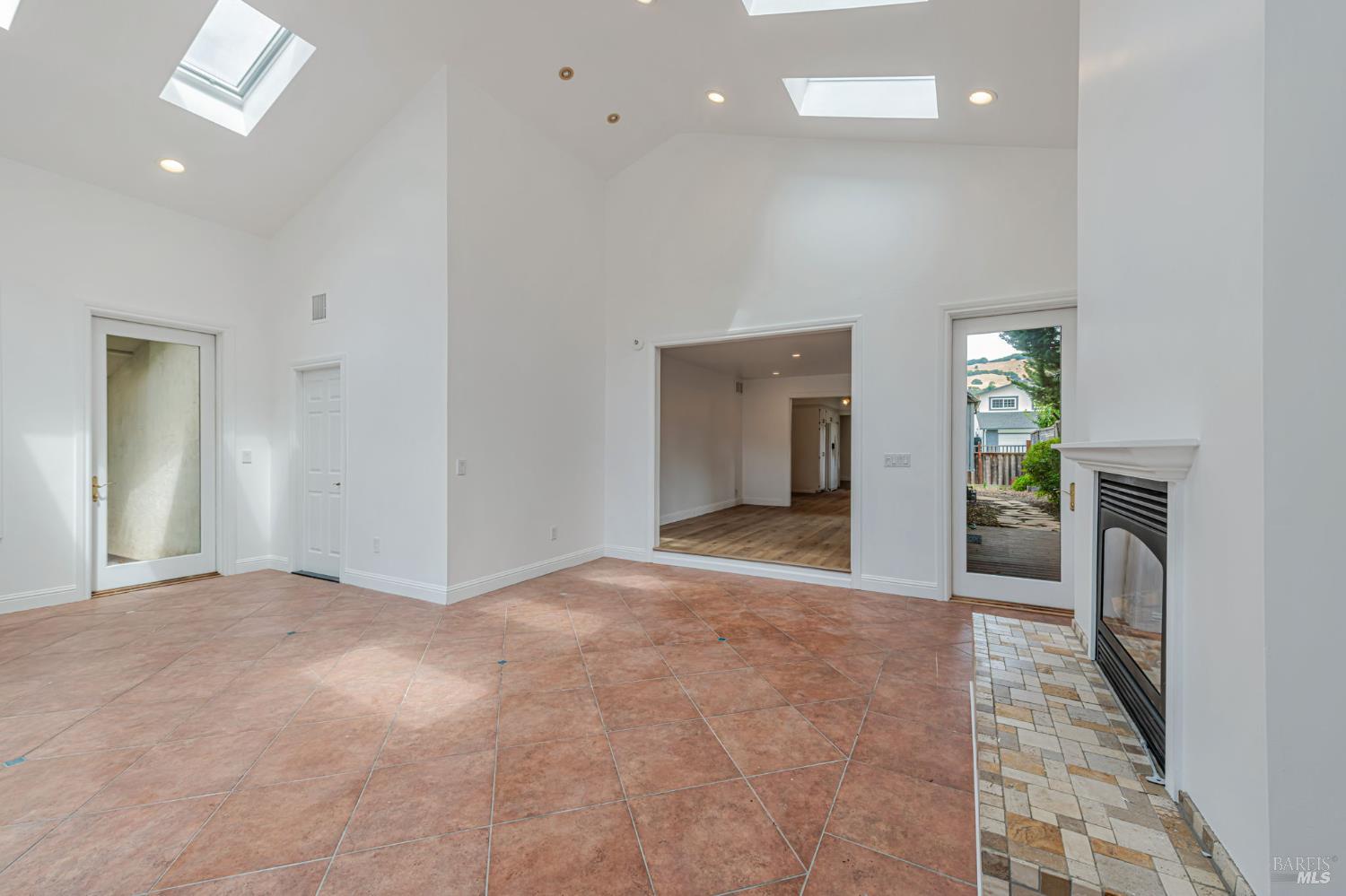 Detail Gallery Image 24 of 44 For 3 La Noche Ct, Novato,  CA 94945 - 4 Beds | 3 Baths