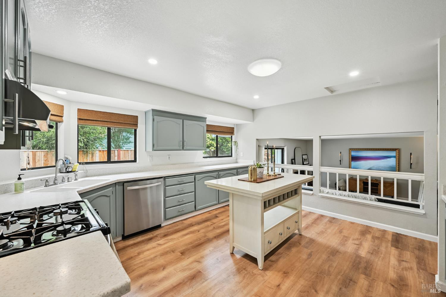 Detail Gallery Image 17 of 54 For 519 Mallory Ave, Windsor,  CA 95492 - 4 Beds | 2/1 Baths