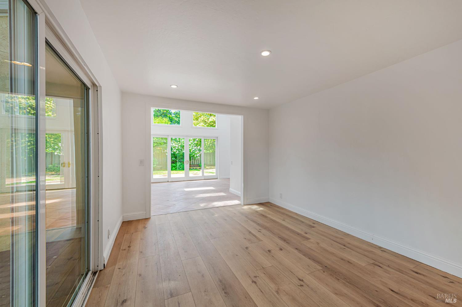 Detail Gallery Image 15 of 44 For 3 La Noche Ct, Novato,  CA 94945 - 4 Beds | 3 Baths