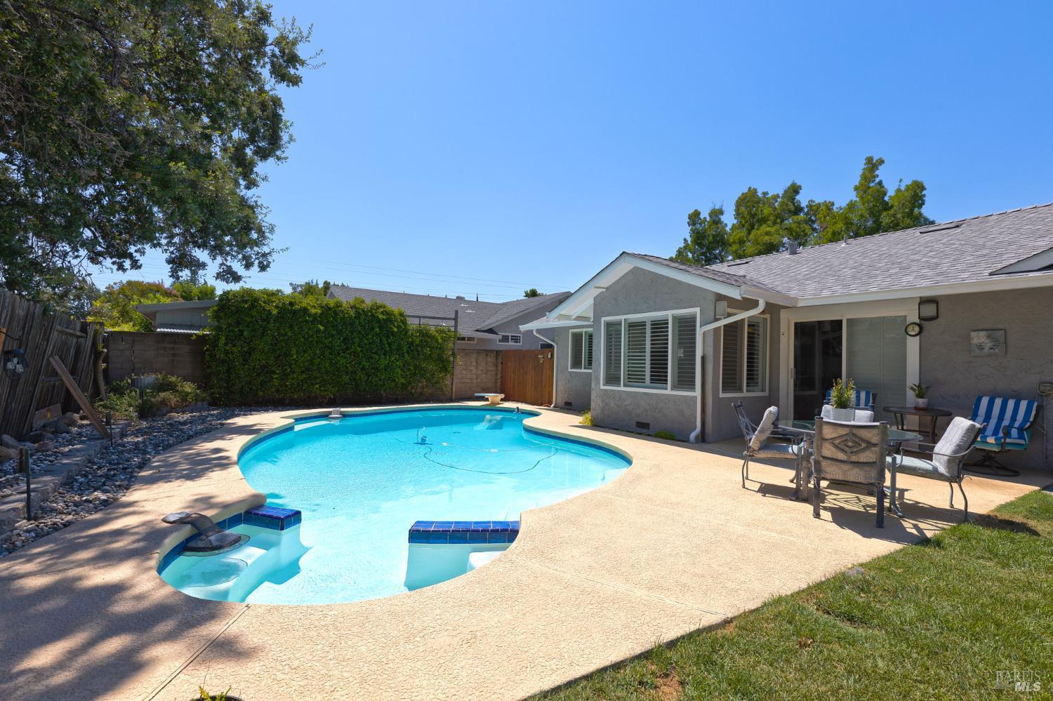 Detail Gallery Image 27 of 43 For 185 Salinas Dr, Vacaville,  CA 95688 - 3 Beds | 2 Baths